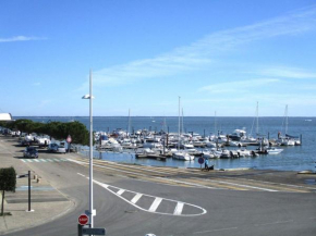 Arcachon : Appartement T2 avec balcon et parking, à deux pas des plages de l'Aiguillon - FR-1-433-66